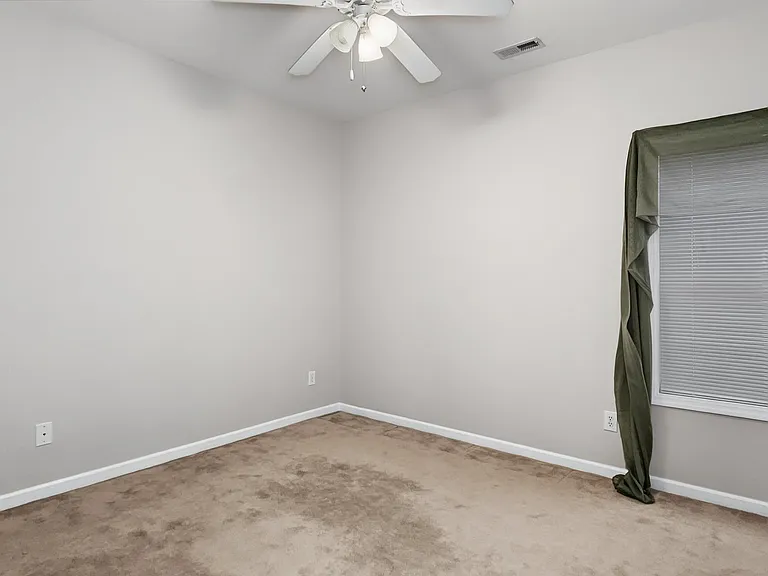 141 Canterbury Dr — Photo 30