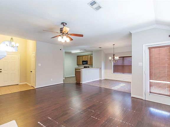 2nd image of 2716 Clubhouse Dr