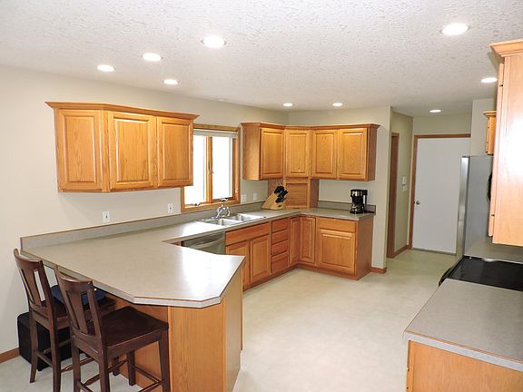 Room for baking and entertaining.