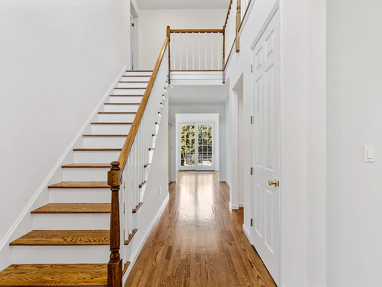 105 Mill Creek Close — Photo 5