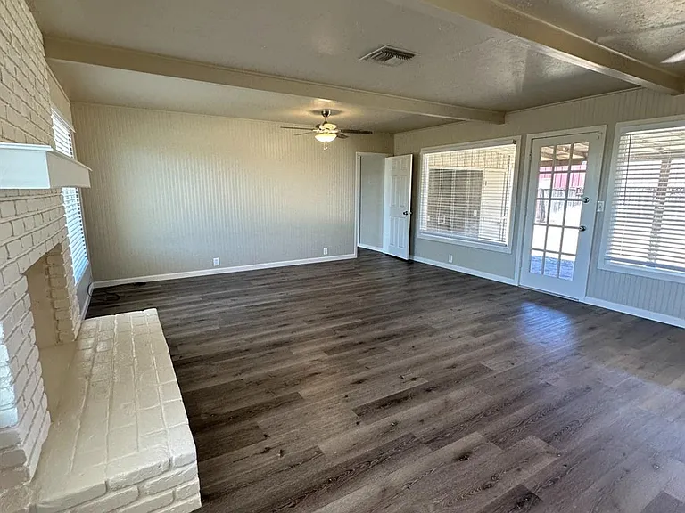 8529 S Chestnut Ave — Photo 10