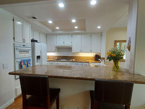 5th image of 176 Matisse Cir
