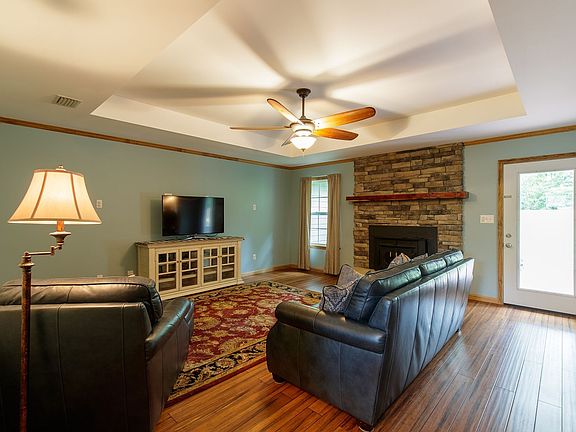 3rd image of 4404 Mayfield Ln