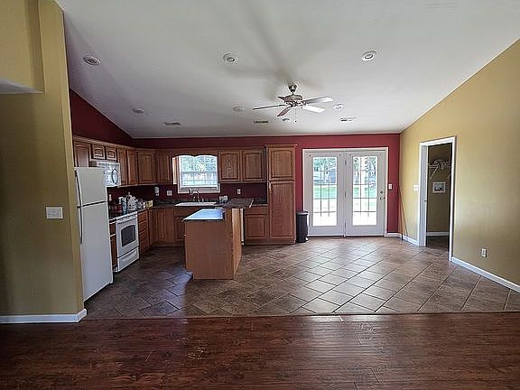 4th image of 1449 Bloomfield St