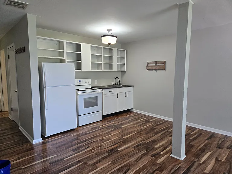 220 S Champion Ave #6 — Photo 4