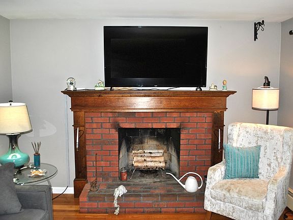 5th image of 40 Sanborn Dr