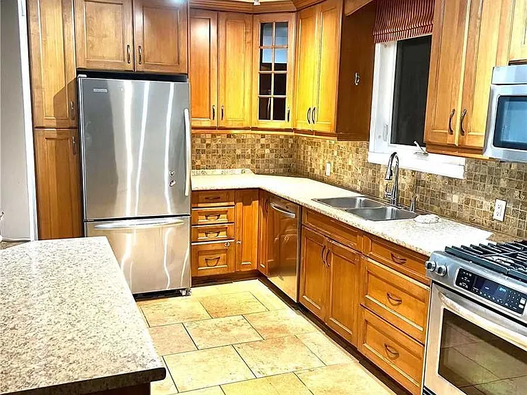 44 Dallas Rd #UPPER — Photo 3