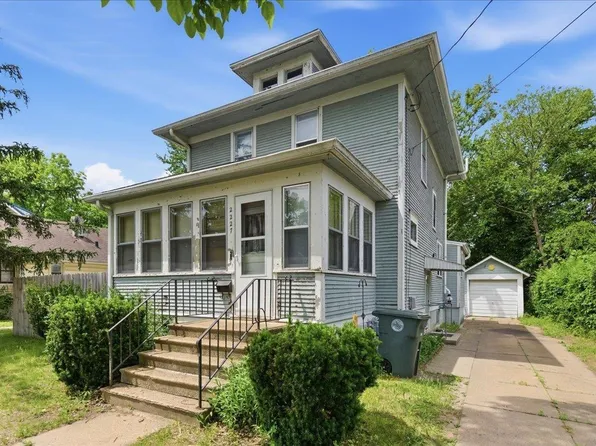 2227 E 4th St, Waterloo, IA 50703