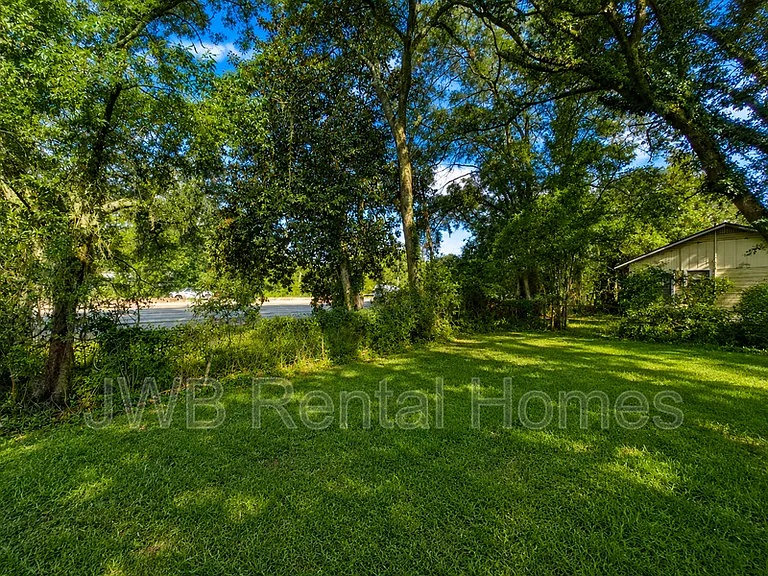 1059 Glencarin St — Photo 9