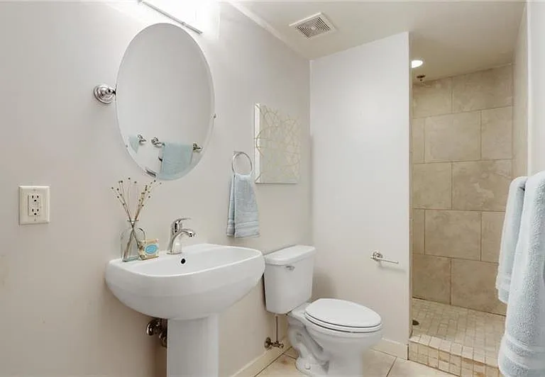 1661 La France St NE #225 — Photo 19