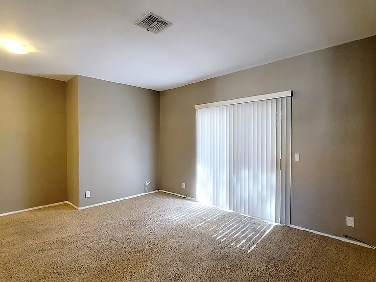1900 N Torrey Pines Dr #1 — Photo 4