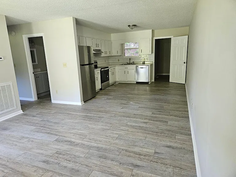 1103 Johnson Rd — Photo 4