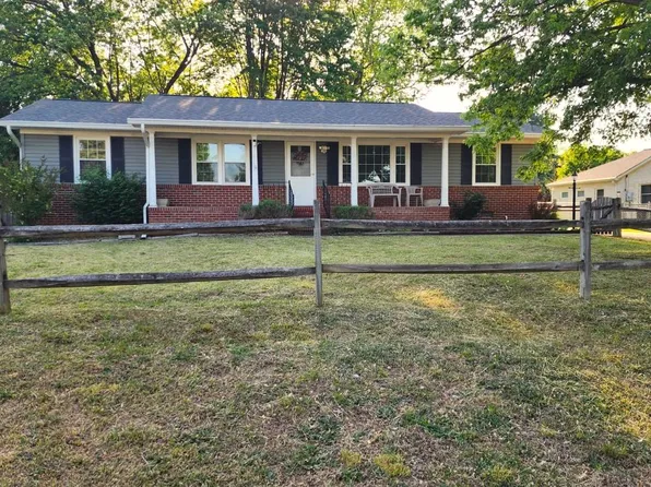 913 Eastern View Dr, Fredericksburg, VA 22405