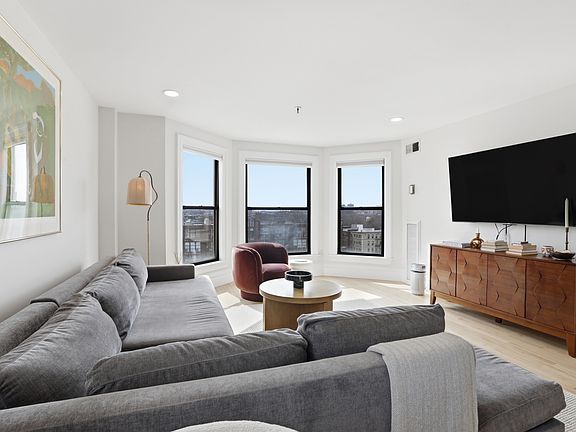 3rd image of 390 Commonwealth Ave APT 801