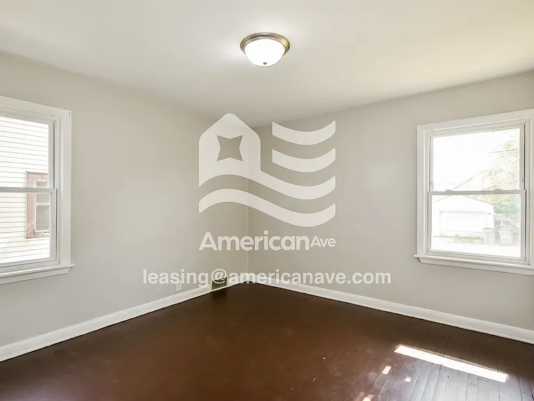 557242_008_main_bedroom_9.jpg