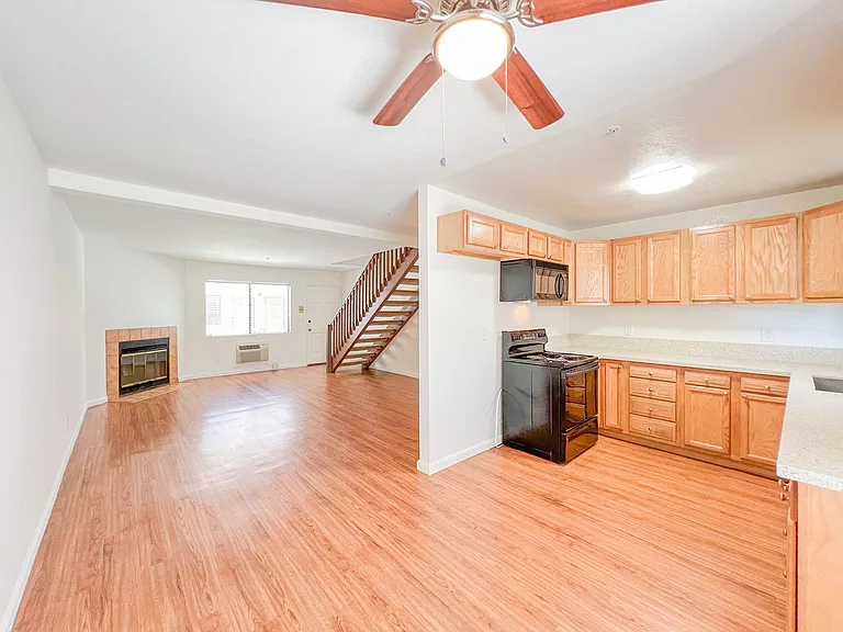 3902Howard — Photo 7
