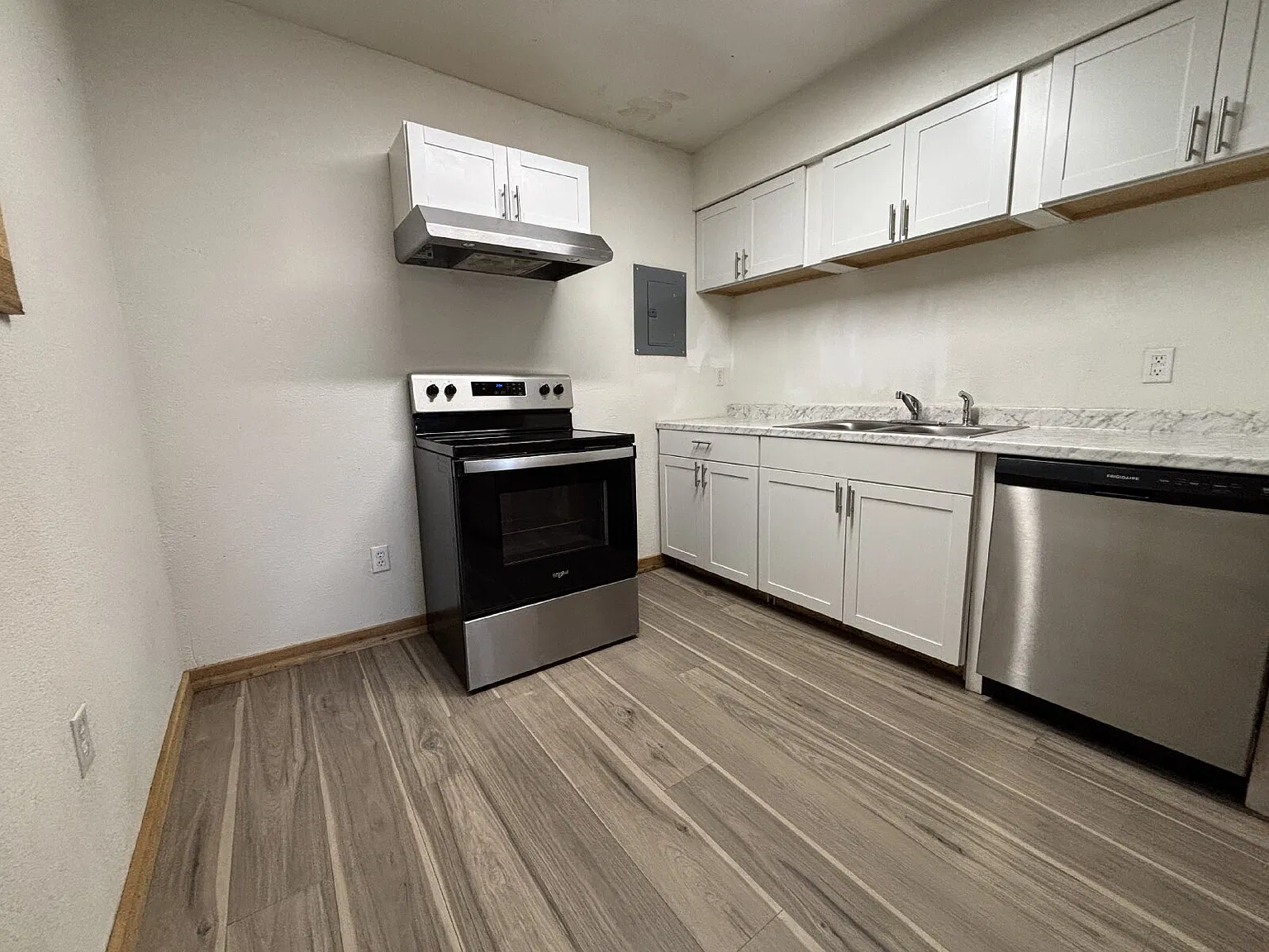 2 bed, 1.0 bath, 702 sqft, $1,000 — Photo 3