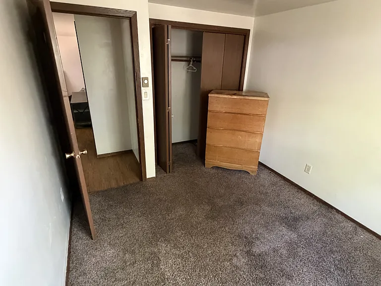 1187 S Waukechon St — Photo 5