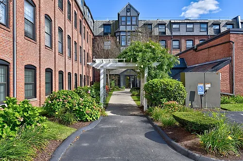 21 Linden St #212 Photo 1