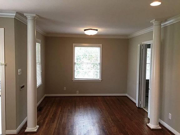 Dining room area off front door