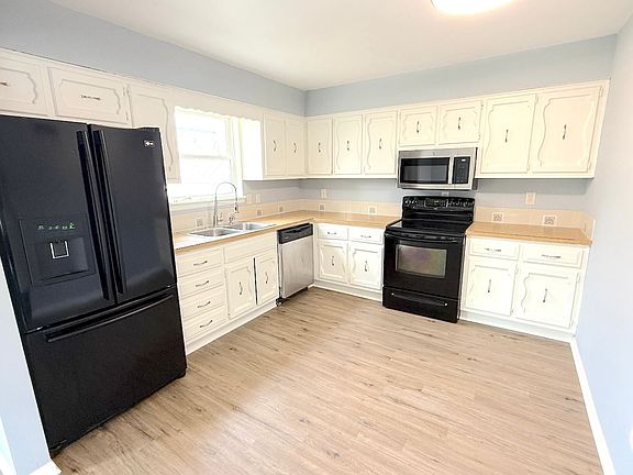 3rd image of 10146 W 84th St