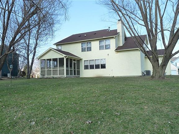 3rd image of 7608 Chestnut Hills Dr