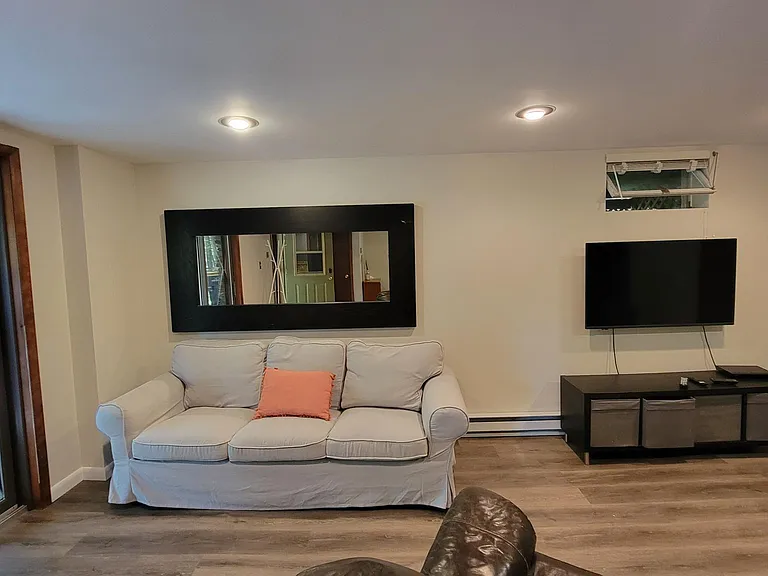 221 S Iroquois Cir — Photo 9