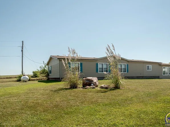 5026 NE Wallace Ln, Topeka, KS 66617