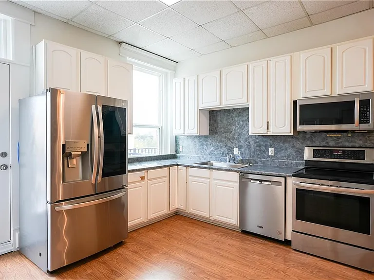 112 Farquhar St #1 — Photo 1
