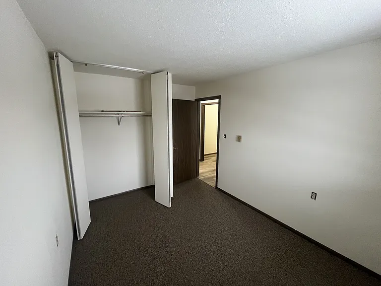 312 W Broadway St — Photo 20