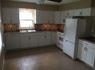 2341 Pebble Valley Rd, Waukesha, WI 53188