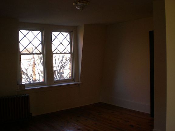 2nd image of 1847 W Grace St