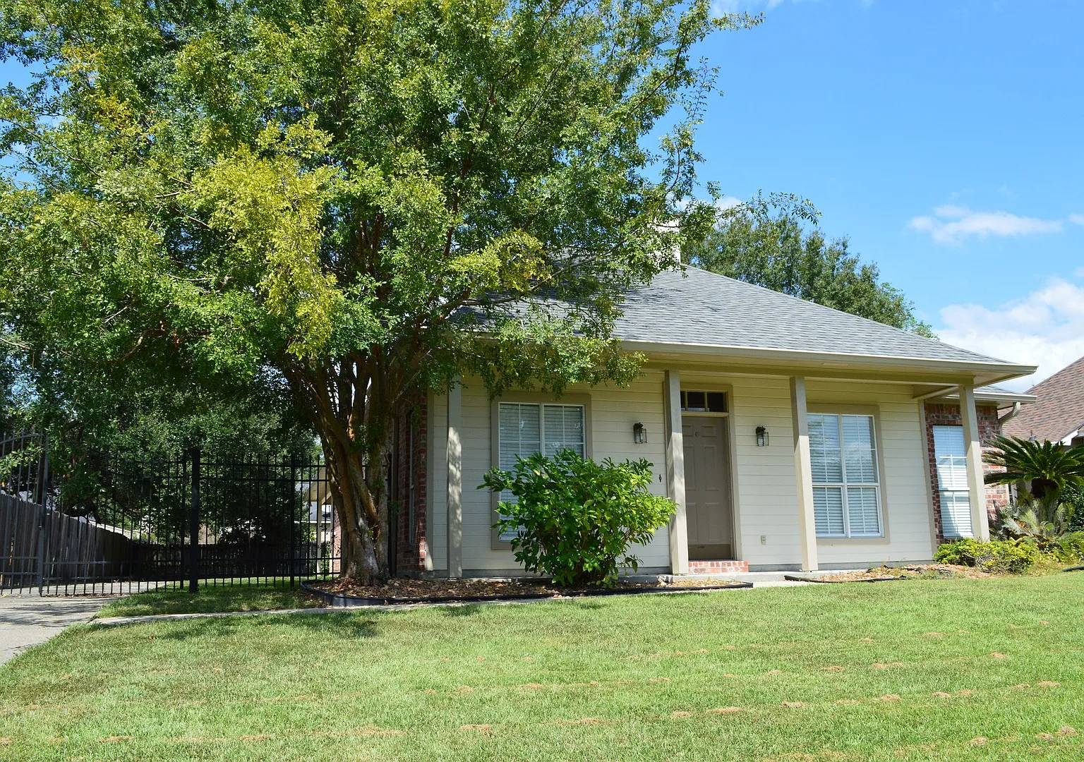 Great 3 bedroom home in Azalea Lakes- First month free with 30 day move in! — Photo 4