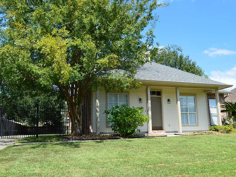 18574 Lake Iris Ave — Photo 5