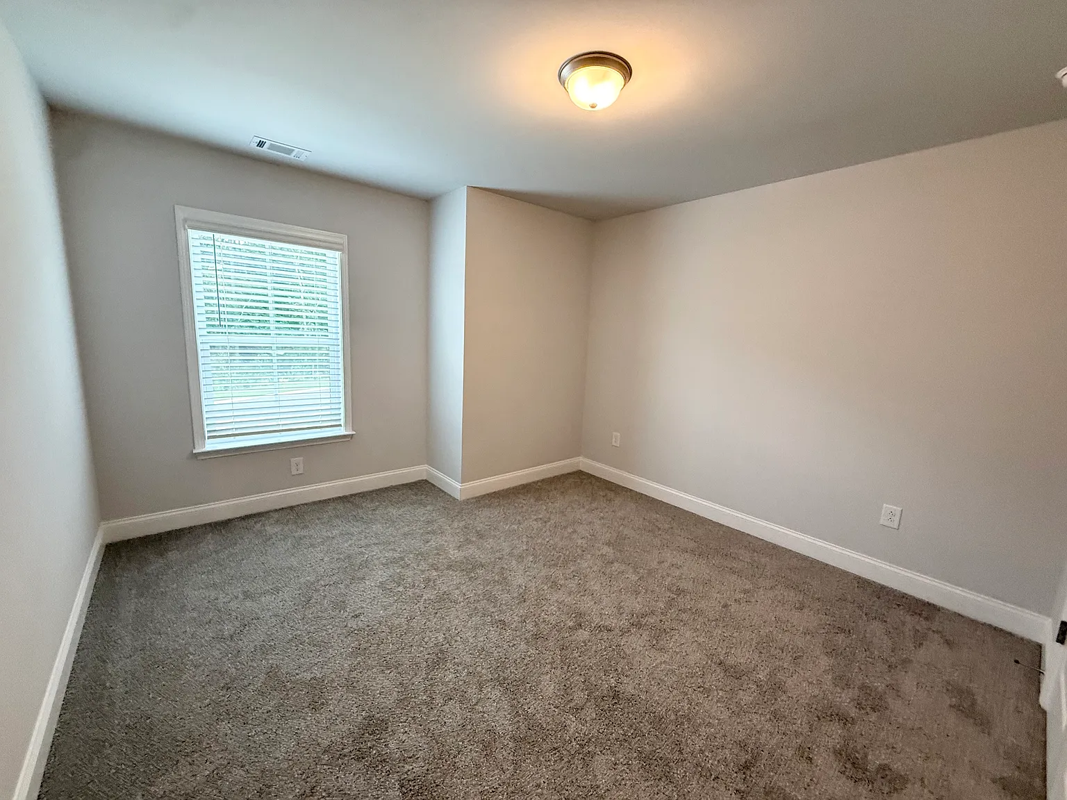 3 bed, 2.5 bath, 2035 sqft, $2,600 — Photo 4