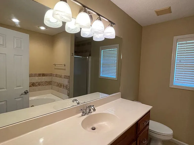 260 Windsor Garden Dr — Photo 19