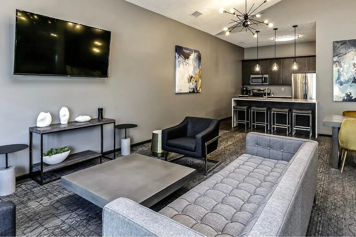 Southwest Gables Apartments — Photo 3