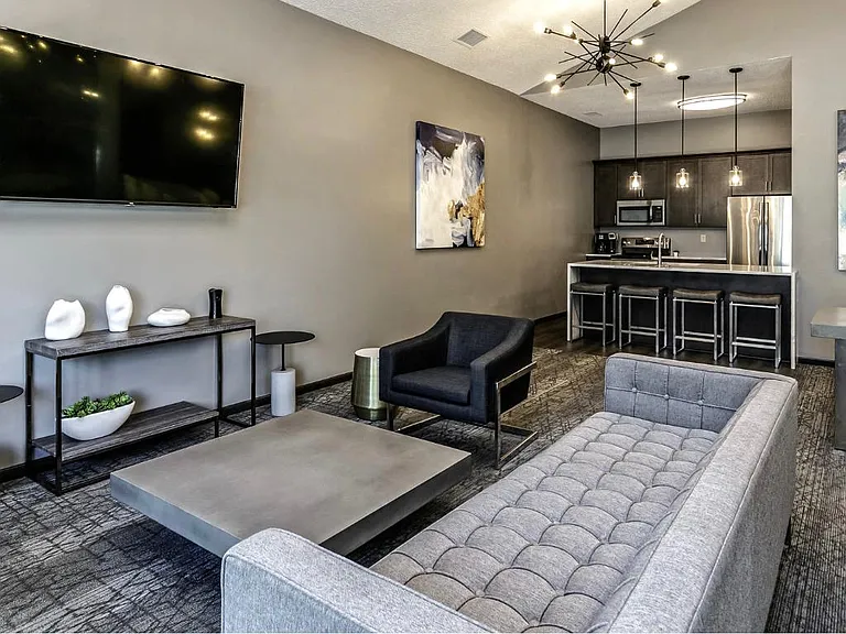 Southwest Gables Apartments — Photo 3