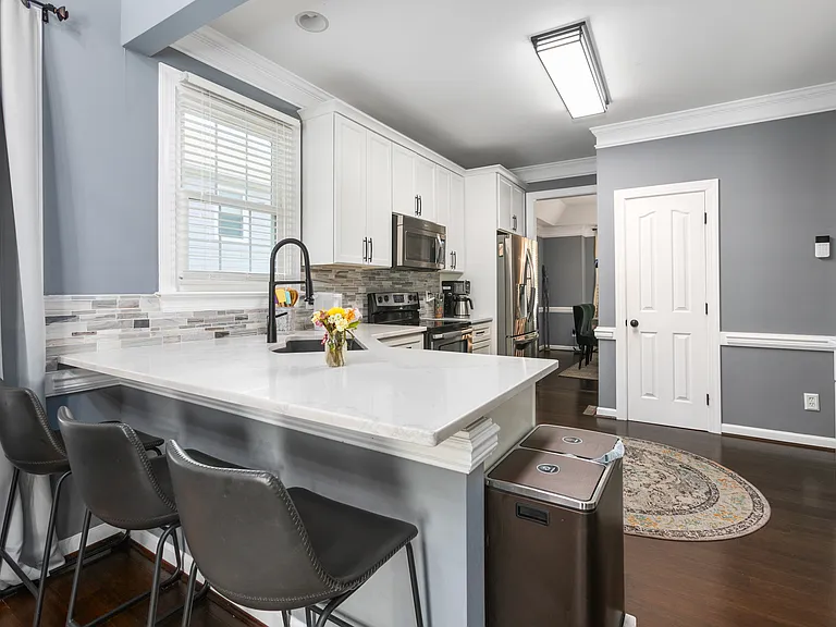 305 Lucas Park Dr — Photo 6