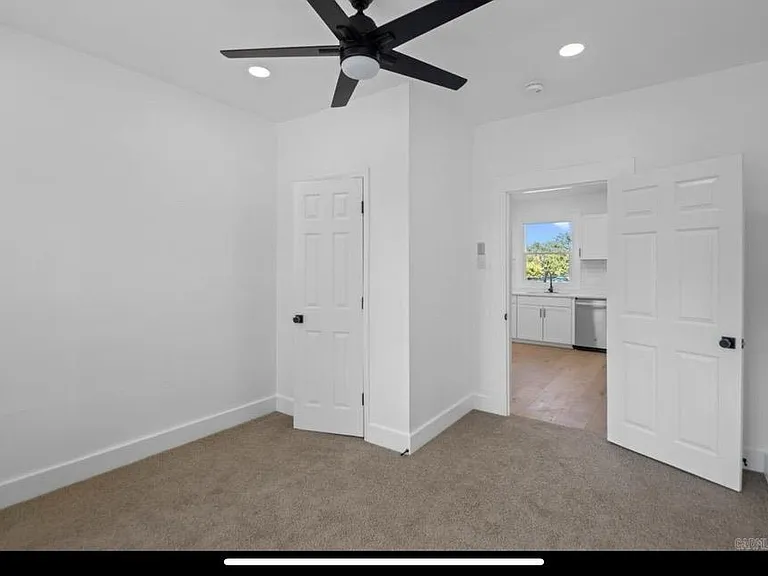 2501 S Maple St — Photo 3