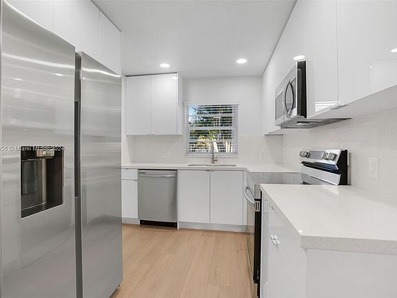 4th image of 931 SW 83rd Ave