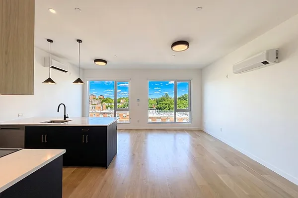 Living room, photo 2