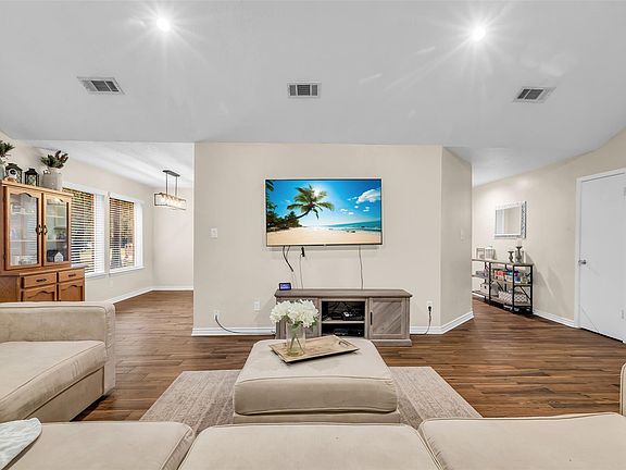 5th image of 13860 Ventura Rd