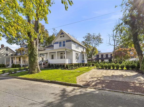 33 Adams Street, Sea Cliff, NY 11579