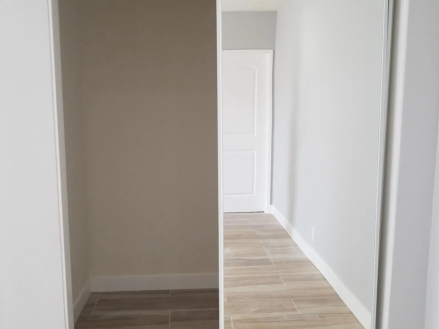 1537 W Woodcrest Ave — Photo 4
