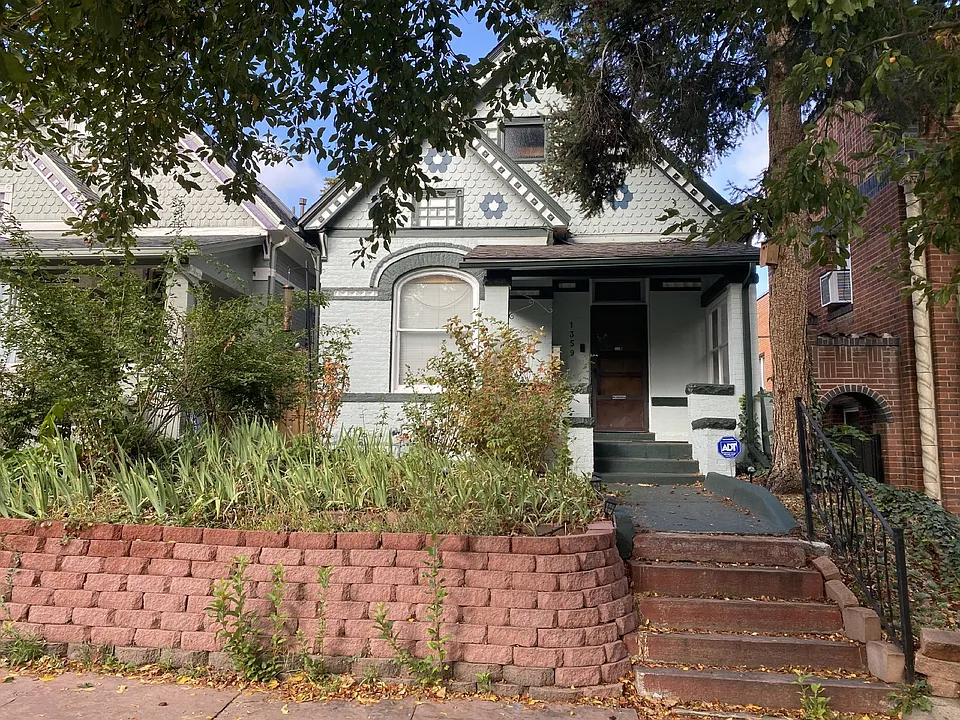1359 N Corona St