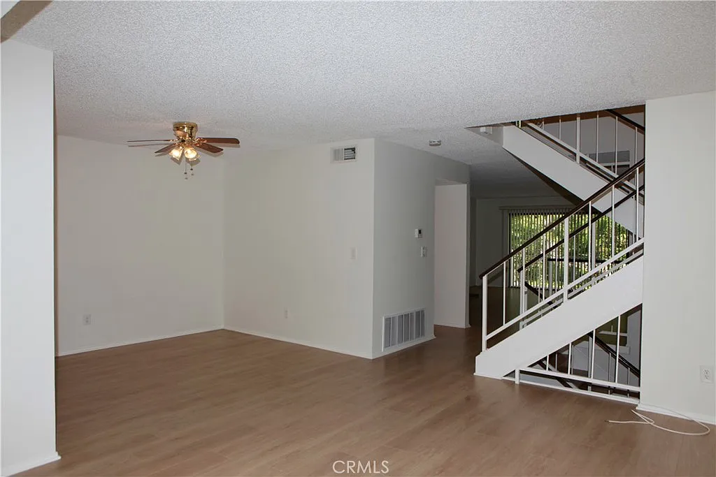 3 bed, 2.5 bath, 1974 sqft, $4,700 — Photo 4