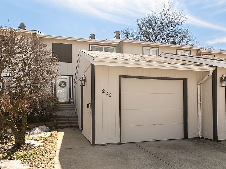 1st image of 226 Pinewood Ln