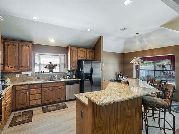 3rd image of 2705 Fox Glenn Ct