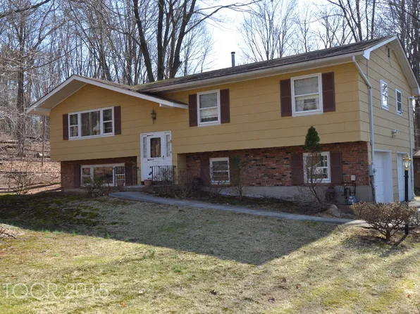 6 Kristoffersen Ct, Airmont, NY 10901